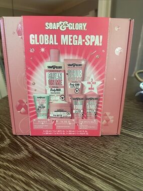 Soap & Glory Pink Global Mega-Spa! Bath & Body Gift Set